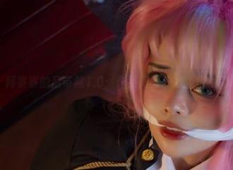 阿寨寨的吊带袜1.0：作品间的微妙柔情瞬间