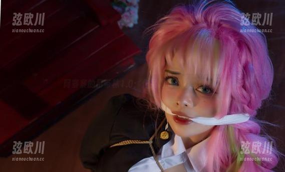 阿寨寨的吊带袜1.0：作品间的微妙柔情瞬间