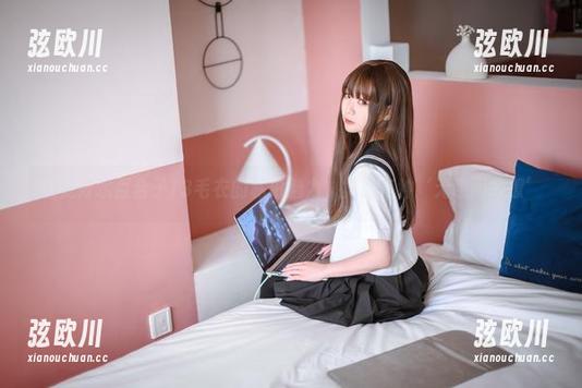 青水百合子 发觉青水百合子73毛衣的私拍魅力,竟然有种‘无意间的撩’
