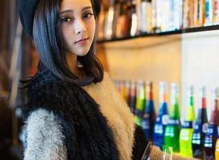 青豆客 - 在线惊艳：绮里嘉Ula的制服合集，保证让你目不转睛！