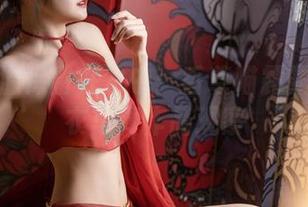 青春洋溢保留在水中：香草喵露露绿色泳衣写真作品观察