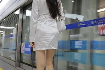 魔镜街拍 - 私房头像：芝芝穿着蓝色泳衣的风情万种