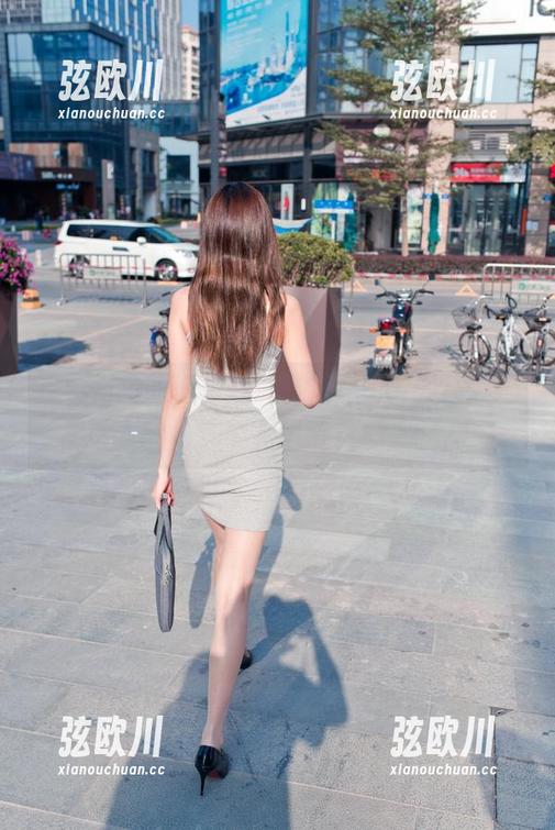 魔镜街拍的滑板热裤小妹，定制图集：她也许能把风带走！